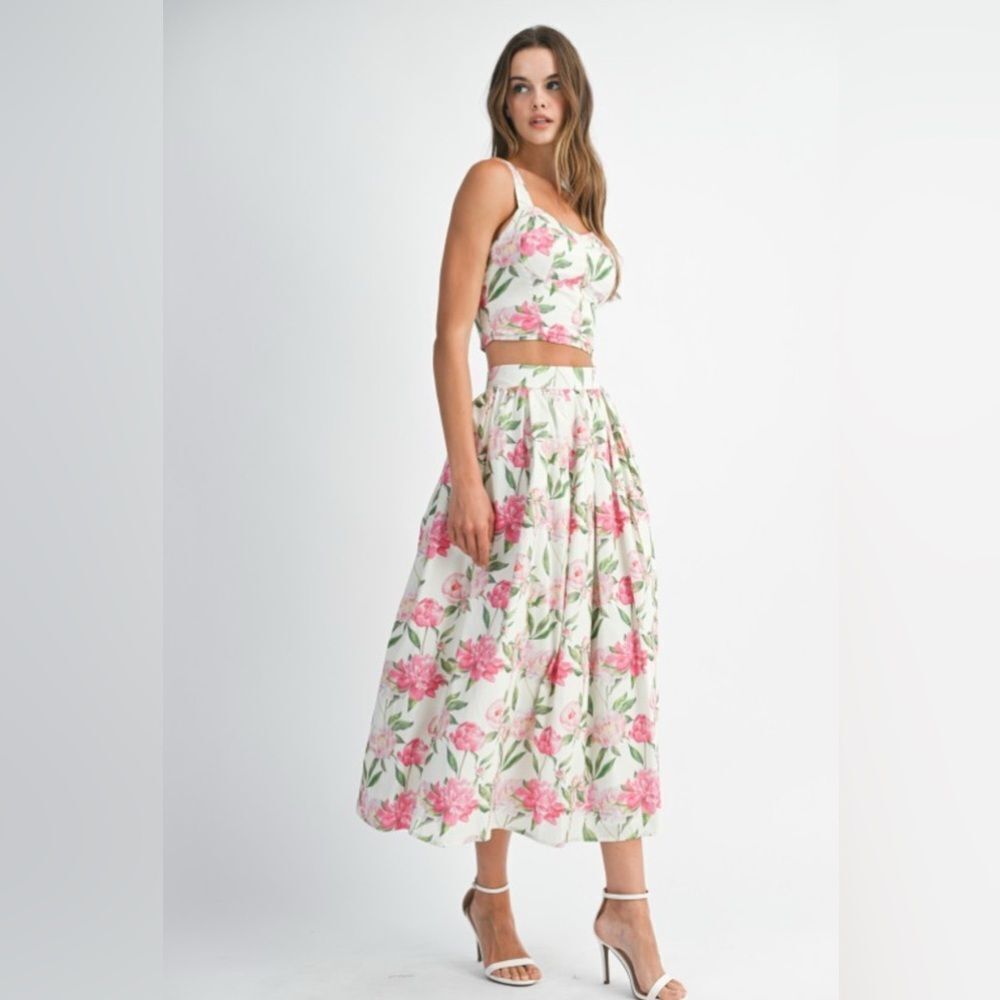 Floral Pink and White Skirt Set - Picture 7 of 13